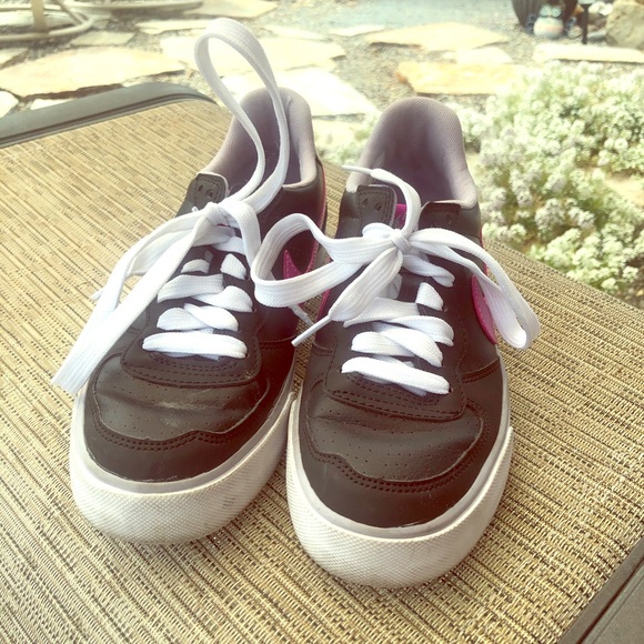 Nike Shoes!! - Picture 1 of 2